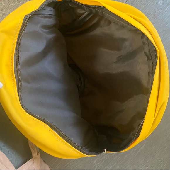 Yellow AMONG US kids bag. - Picture 3 of 3